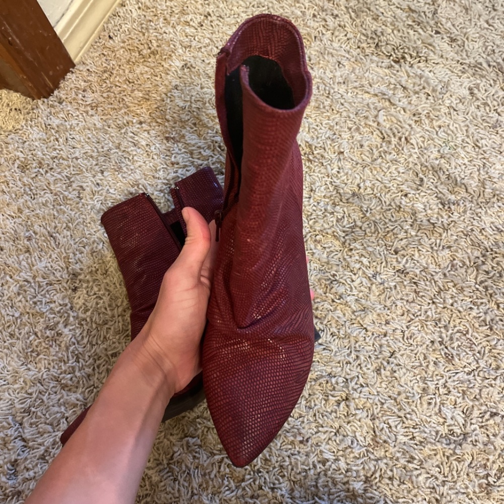 Red boots - Picture 4 of 4